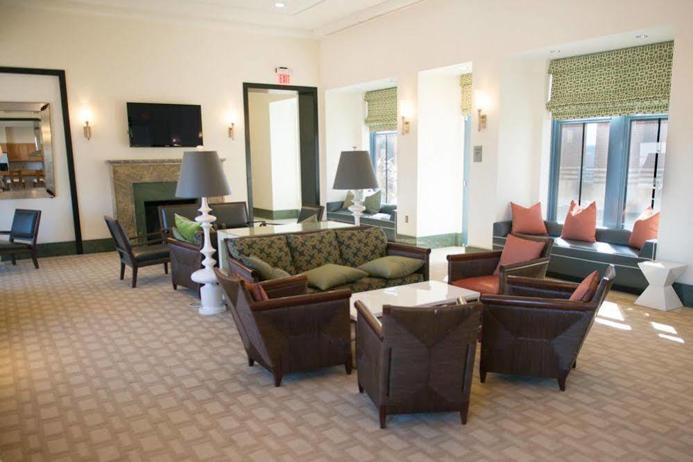Crystal Quarters Furnished Apartments At The Gramercy Arlington Exterior foto